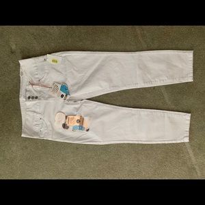 YMI Wanna Betta Butt anklet white pants.